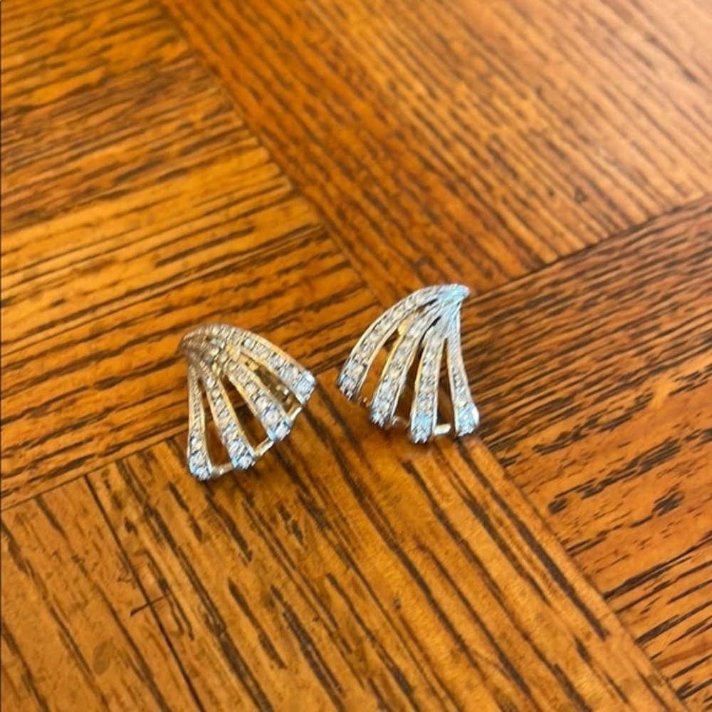 Avon Elegant Silver tone Fan-Shaped Earrings